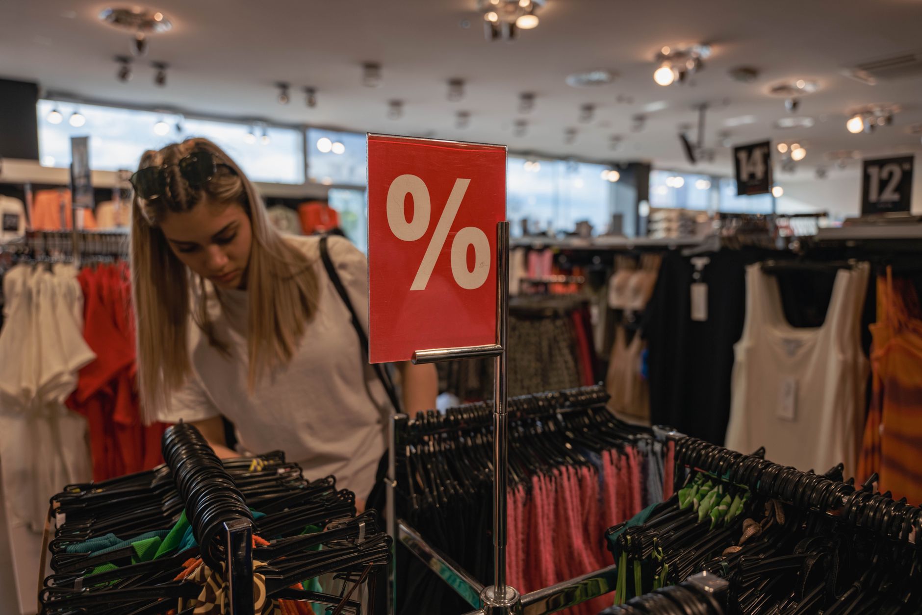 ecommerce waitlist segmentation by product variant and customer status